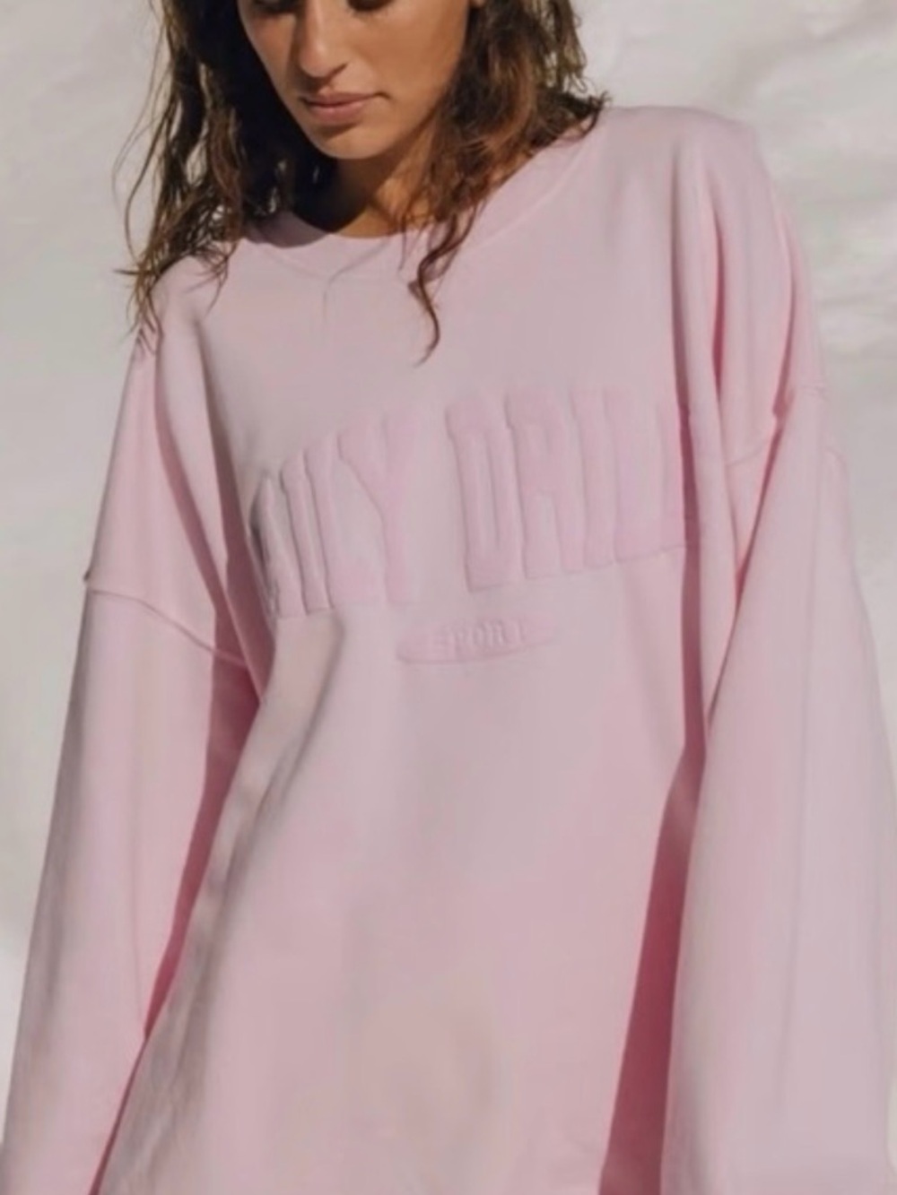 Daily drills light pink monochrome crew
